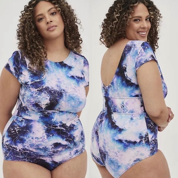 NWT Torrid Active Wireless Scoop Back One Piece Swimsuit in Ocean Waves
